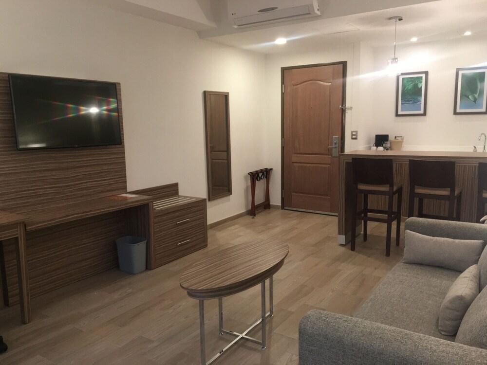 Wyndham Garden Monterrey Valle Real Экстерьер фото